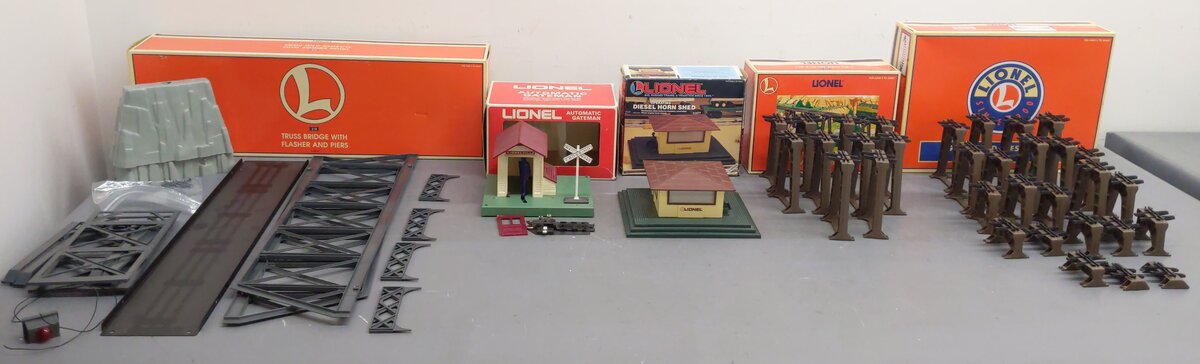 Lionel O Assorted Accessories 6-2145, 6-12772, 6-12735, 6-12755, 6-12754 [5] EX/Box