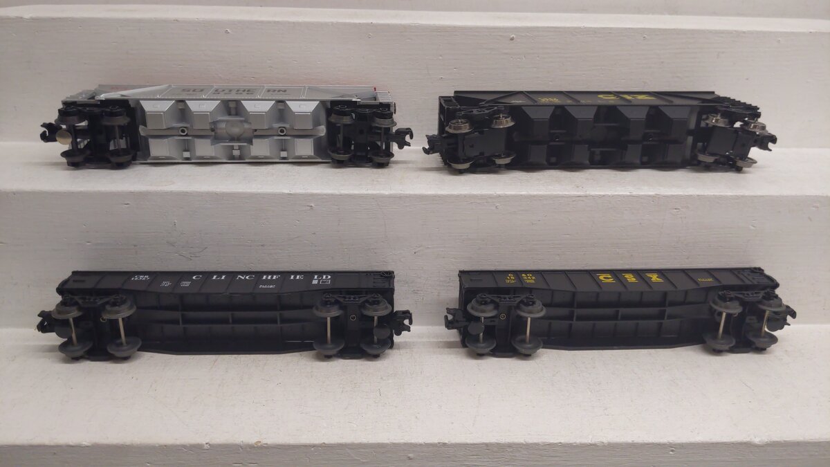 Lionel & Other O Assorted Train Cars [4] EX