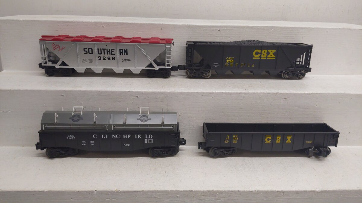 Lionel & Other O Assorted Train Cars [4] EX