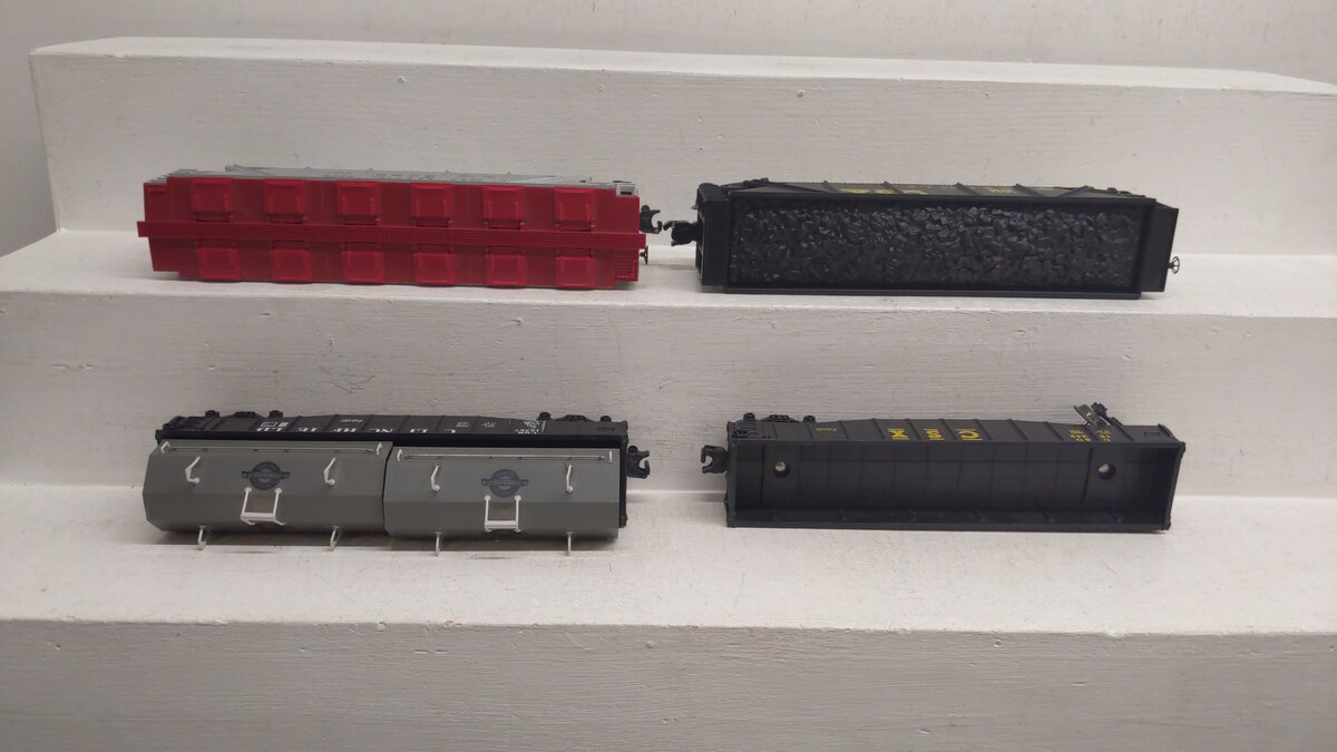 Lionel & Other O Assorted Train Cars [4] EX