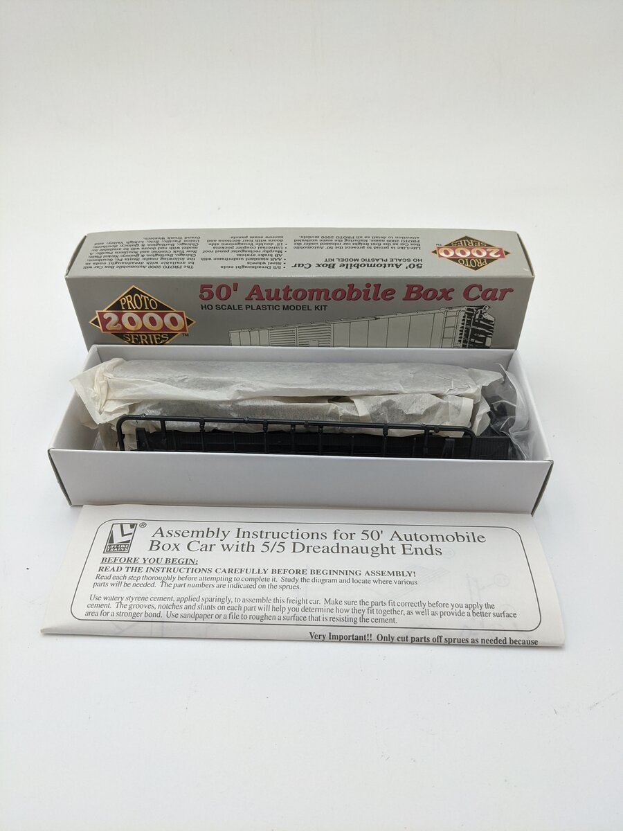 Proto 2000 10428 HO AT&SF 50' Automobile Boxcar W/Dreadnaught Ends Kit LN/Box