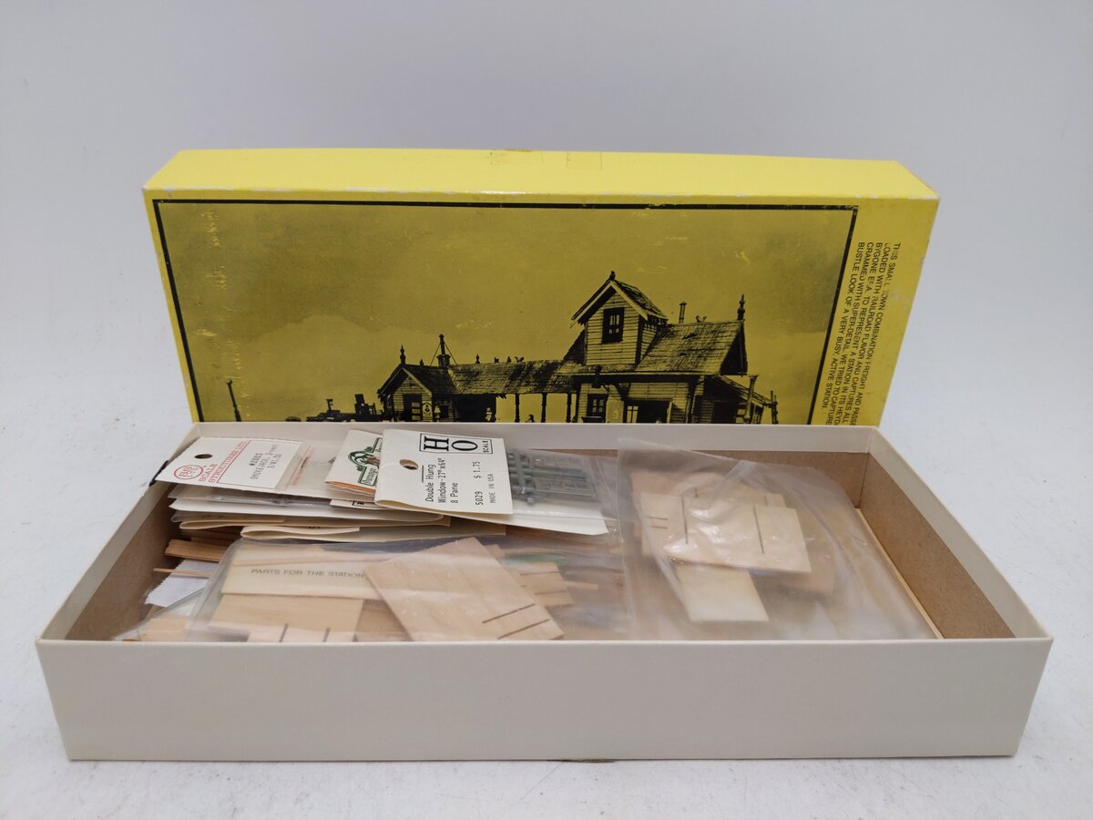 Fine Scale Miniatures 235 HO Scale Station Laser-Cut Building Kit EX/Box