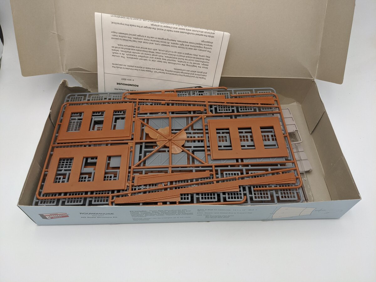 Walthers 933-3041 HO Scale Three Stall Roundhouse Building Kit LN/Box