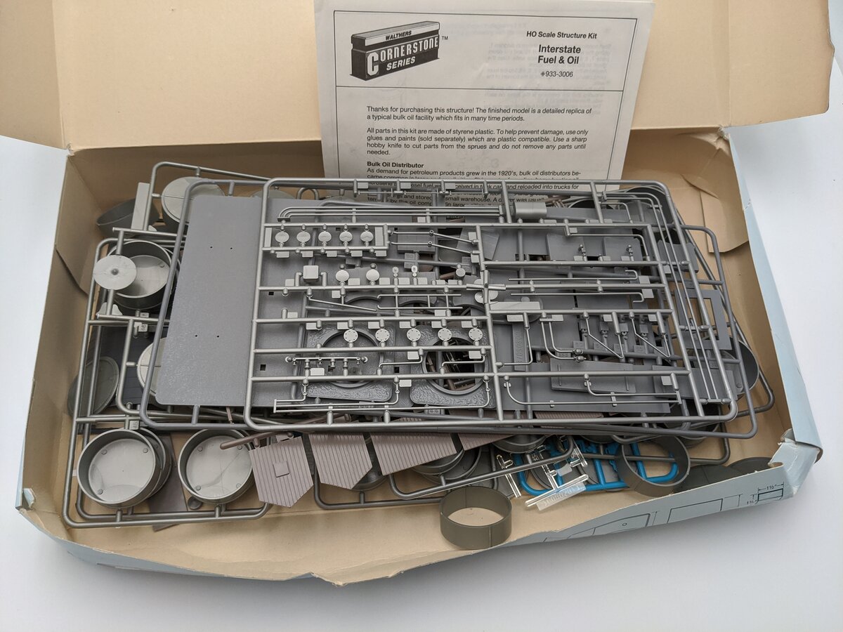 Walthers 933-3006 HO CornerStone Interstate Fuel & Oil Company Structure Kit LN/Box