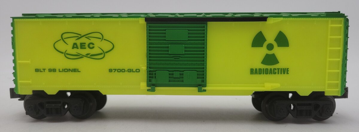 Lionel 6-26215 O Gauge AEC Glow in the Dark Boxcar EX/Box