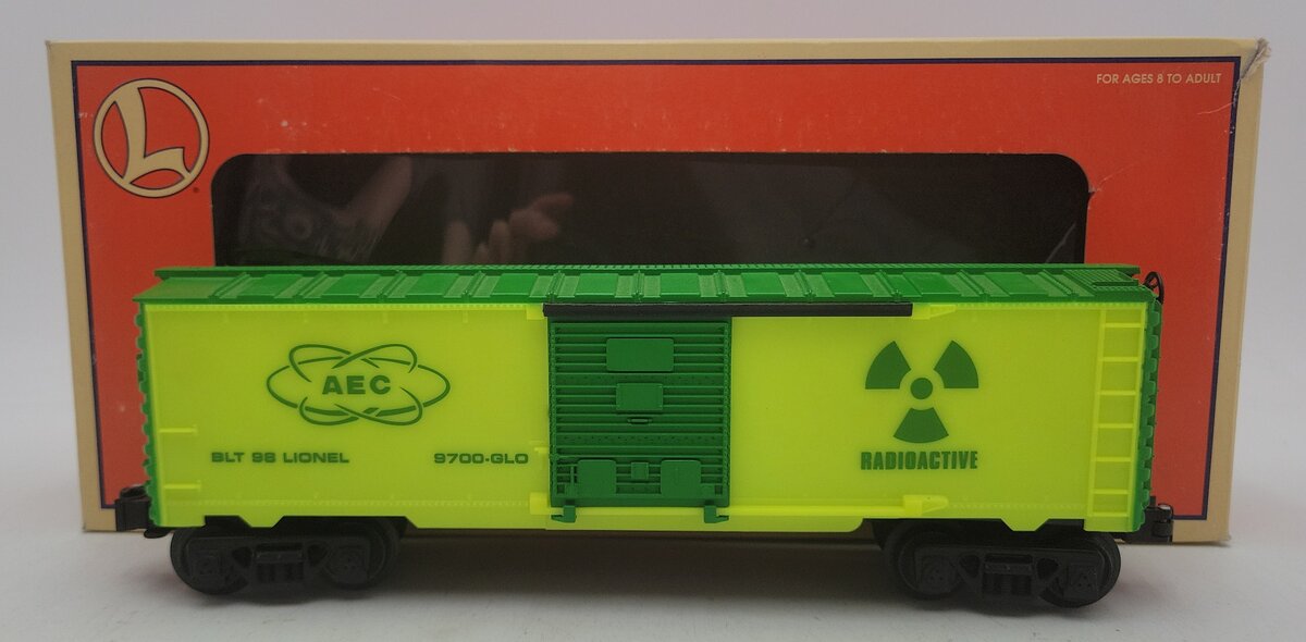 Lionel 6-26215 O Gauge AEC Glow in the Dark Boxcar EX/Box
