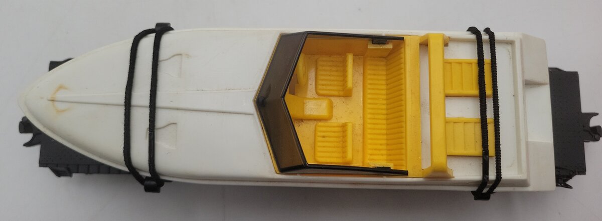 Lionel 6-16661 O Gauge Lionel Flatcar with Motorized Boat EX/Box