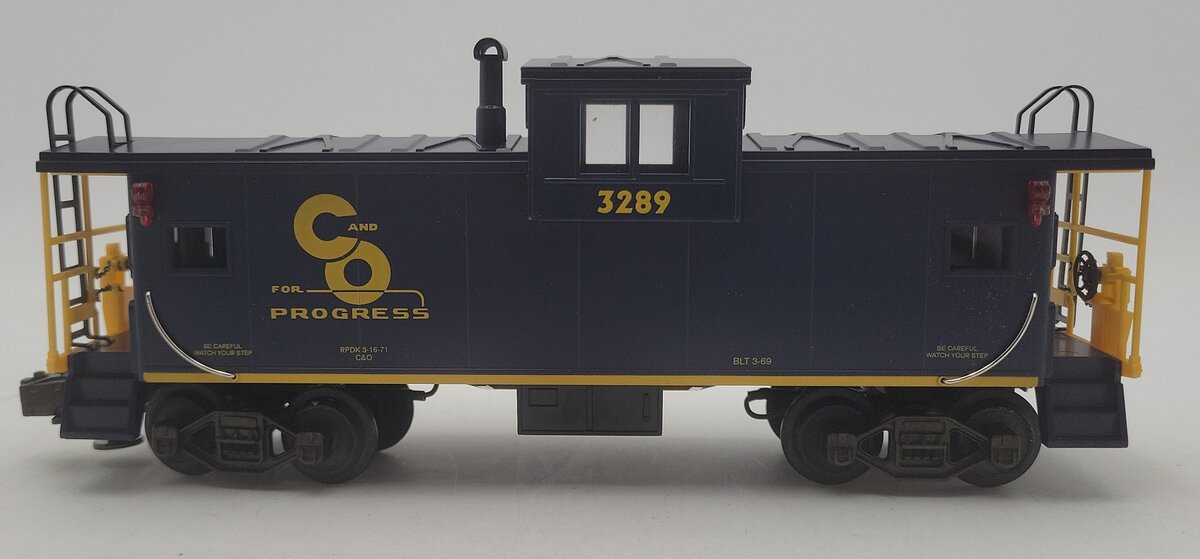 MTH 20-9102 O Gauge Chesapeake & Ohio Extended Vision Illuminated Caboose #3289 EX/Box