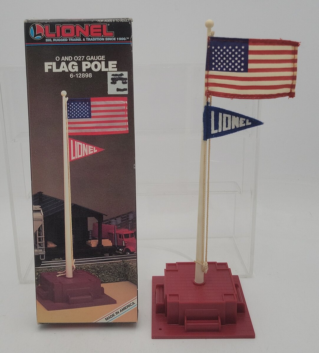 Lionel 6-12898 O/O27 Flag Pole W/ Lionel Pennant Kit EX/Box