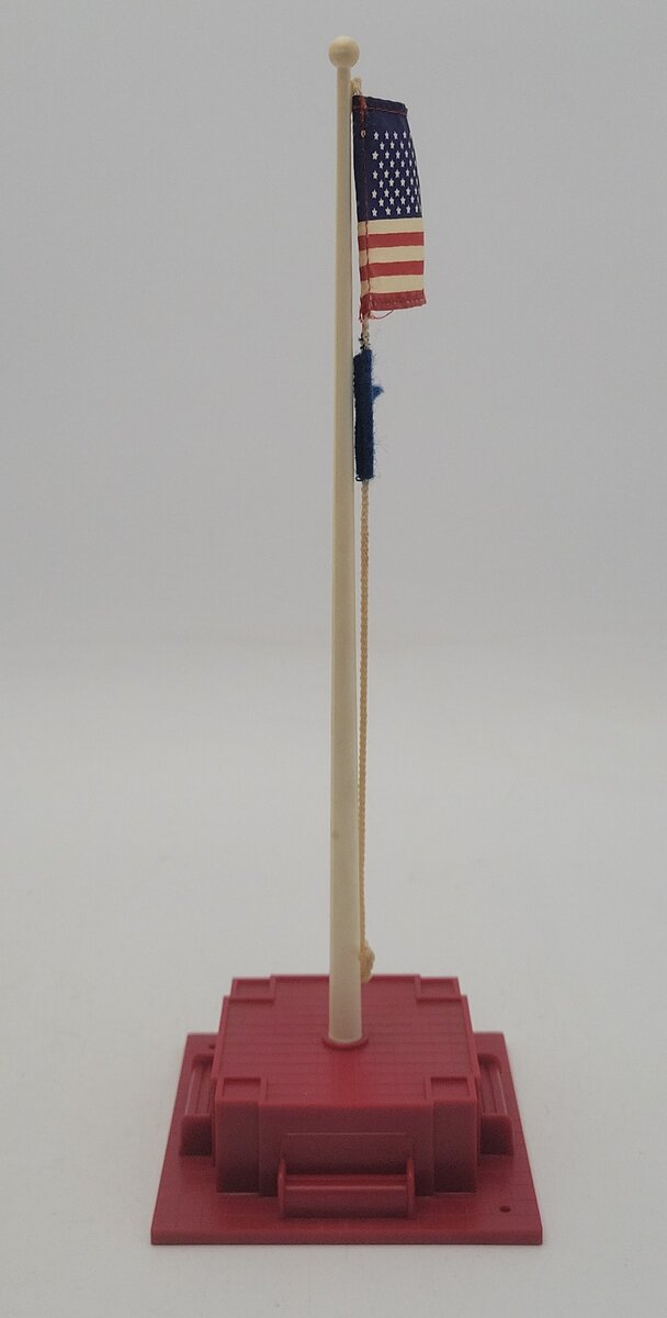 Lionel 6-12898 O/O27 Flag Pole W/ Lionel Pennant Kit EX/Box