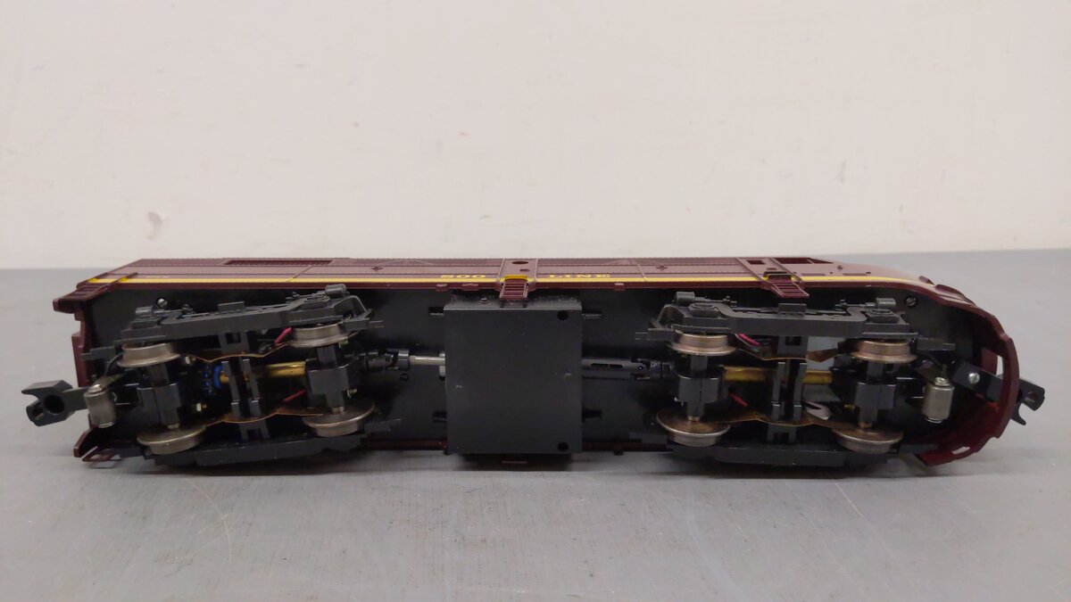 Weaver 6590 O Scale SOO Line Powered A Unit Diesel Locomotive #205-B VG/Box