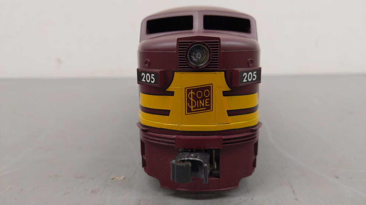 Weaver 6590 O Scale SOO Line Powered A Unit Diesel Locomotive #205-B VG/Box