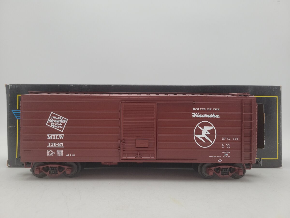 Weaver G25009LD Milwaukee Road Ribbed Boxcar #13945 (3-Rail) EX/Box