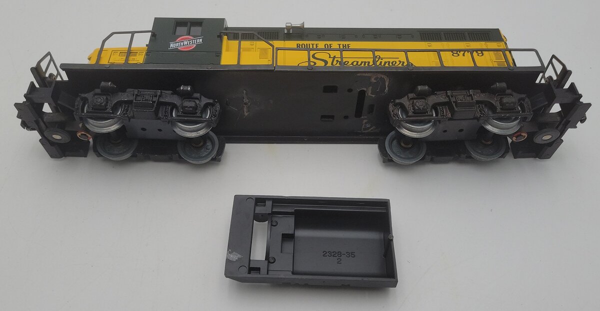 Lionel 6-8779 O Gauge Chicago and Northwestern GP-20 Dummy Diesel Locomotive EX/Box