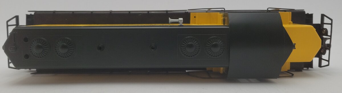 Lionel 6-8779 O Gauge Chicago and Northwestern GP-20 Dummy Diesel Locomotive EX/Box