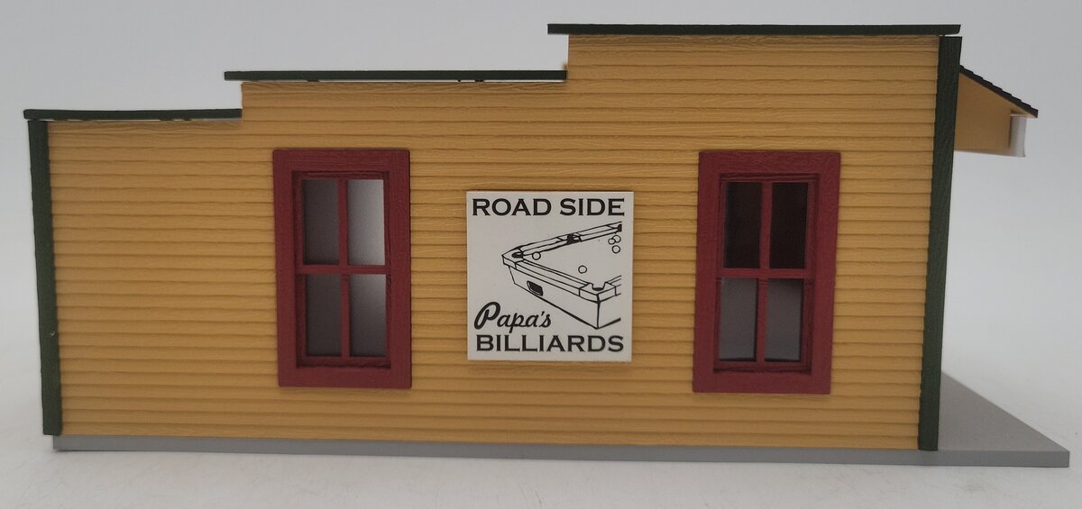 MTH 30-90397 O Papa'a Billiards Small Country Store EX