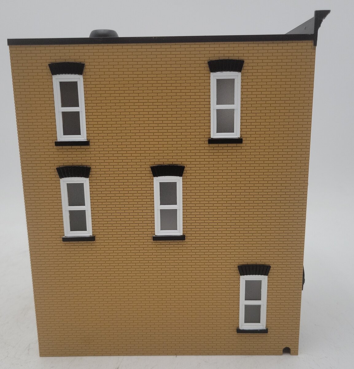 MTH 30-90373 O Scale Tan Brick W/Black Shutters 3-Story Town House #1 LN/Box