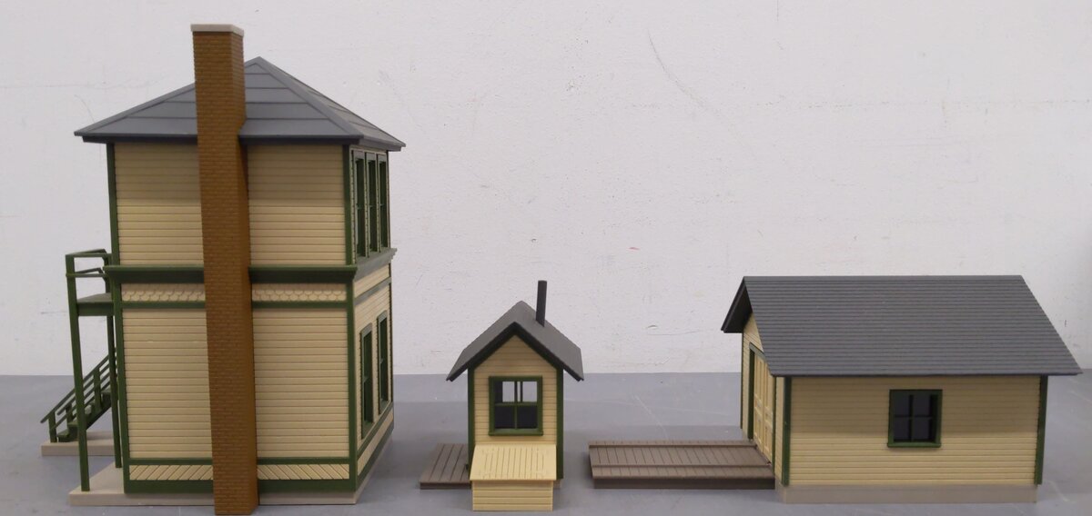 Walthers 933-2703 O Trackside Structures Set - Buildings Only EX/Box