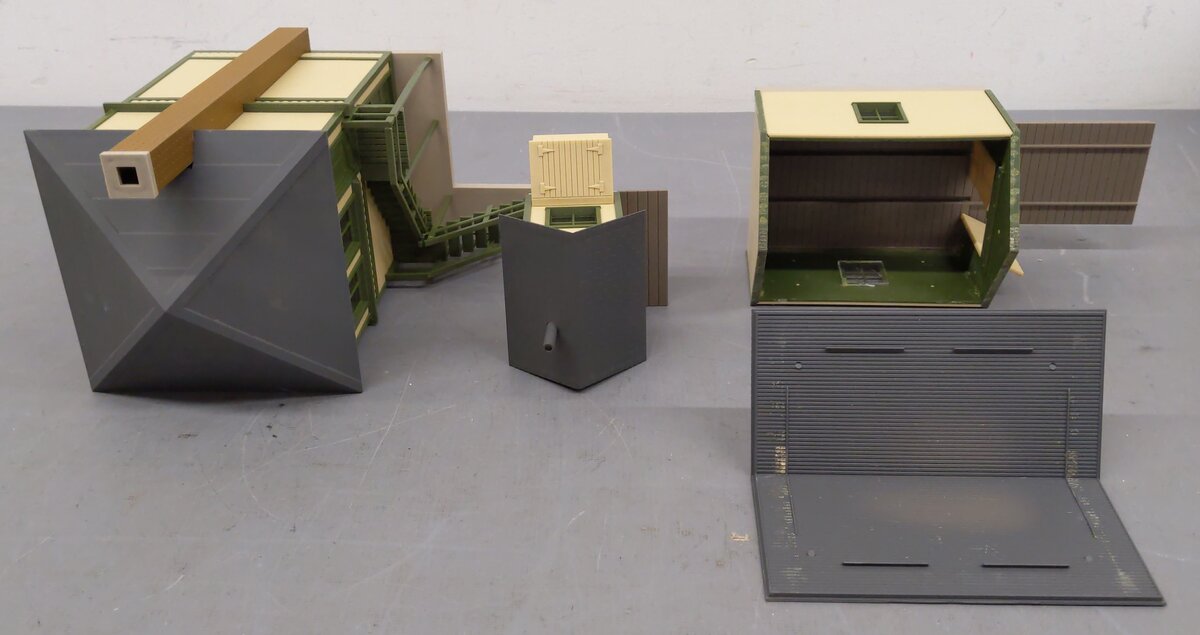 Walthers 933-2703 O Trackside Structures Set - Buildings Only EX/Box