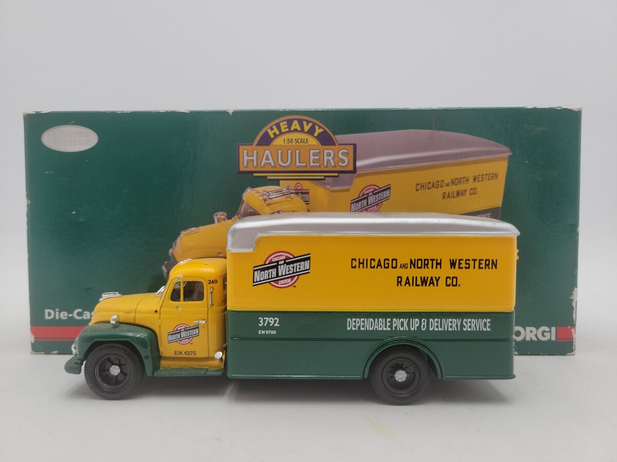 Corgi US52912 1:50 Chicago North Western System Diamond T620 with Box Van EX/Box