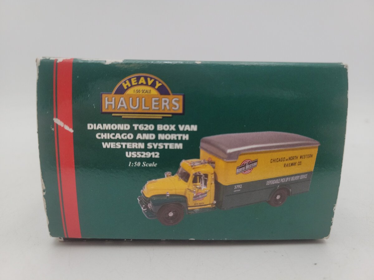 Corgi US52912 1:50 Chicago North Western System Diamond T620 with Box Van EX/Box