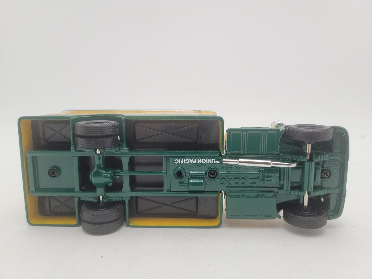 Corgi US52912 1:50 Chicago North Western System Diamond T620 with Box Van EX/Box