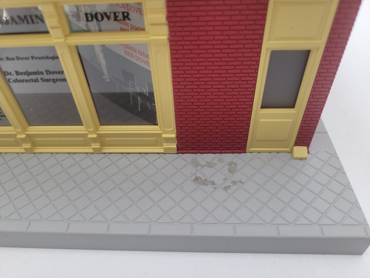 MTH 30-90230 O Gauge Ben Dover Proctologist 2-Story Building VG/Box