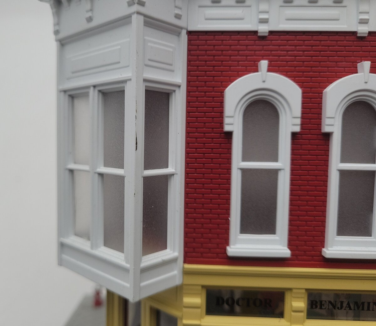 MTH 30-90230 O Gauge Ben Dover Proctologist 2-Story Building VG/Box