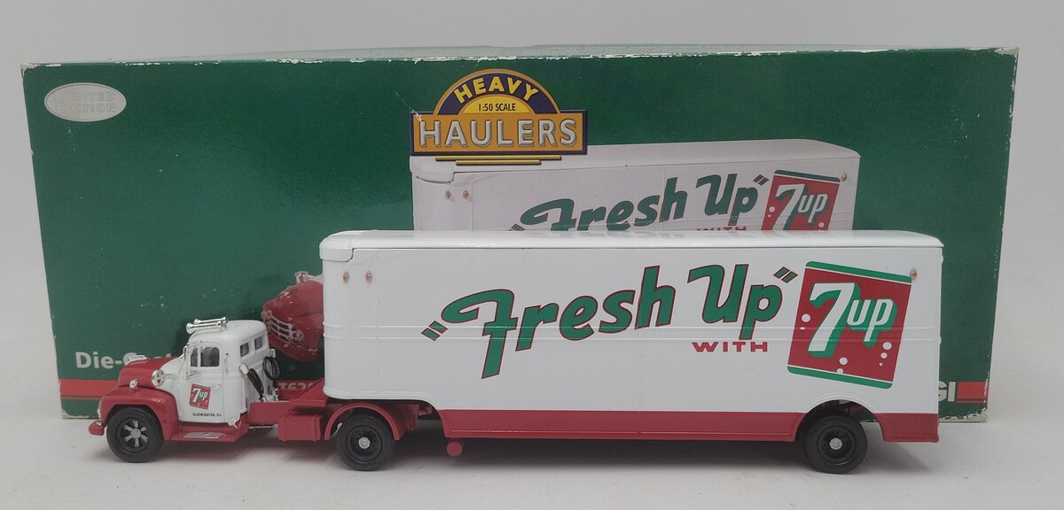 Corgi US52913 1:50 Fresh Up w/7up Diamond T620 Fruhauf w/Skirted Trailer Truck EX/Box