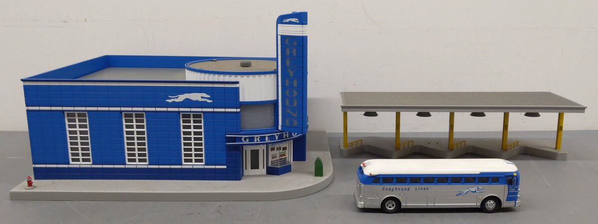 MTH 30-9040 O Gauge Assembled Greyhound Bus Station VG