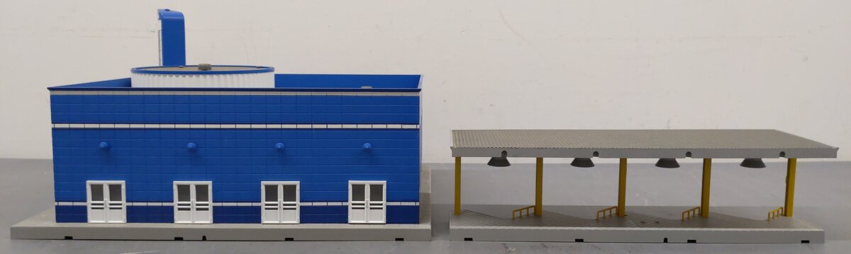 MTH 30-9040 O Gauge Assembled Greyhound Bus Station VG