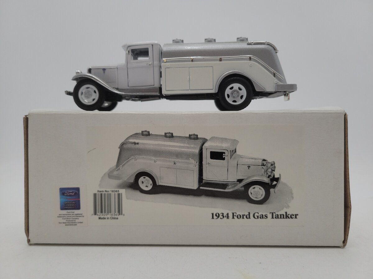 National Motors Museum Mint 18365 1:43 White 1934 Ford Gas Tanker Truck EX/Box