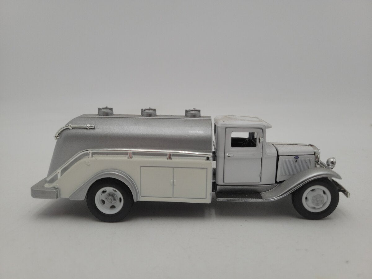 National Motors Museum Mint 18365 1:43 White 1934 Ford Gas Tanker Truck EX/Box