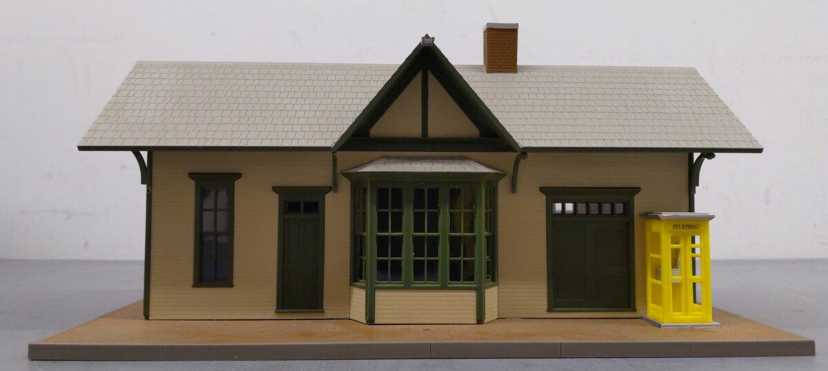 Walthers 933-2707 O Scale Built-Up Golden Valley Depot VG/Box