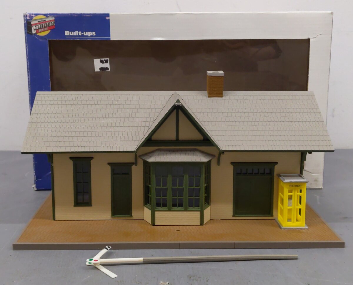 Walthers 933-2707 O Scale Built-Up Golden Valley Depot VG/Box