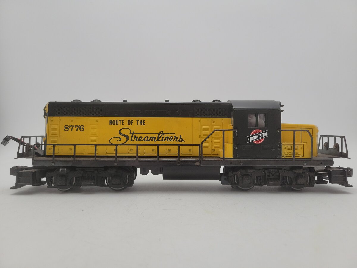 Lionel 6-8776 O Chicago & Northwestern GP20 Non-Powered Diesel Locomotive VG