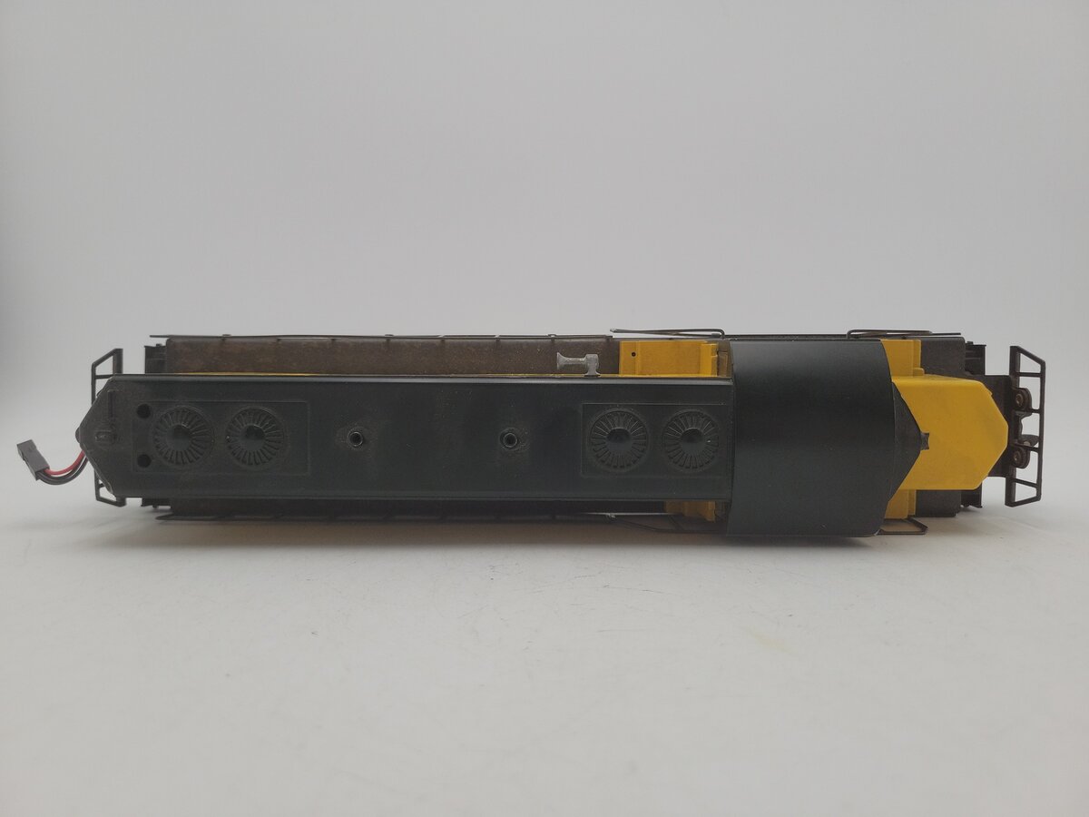 Lionel 6-8776 O Chicago & Northwestern GP20 Non-Powered Diesel Locomotive VG