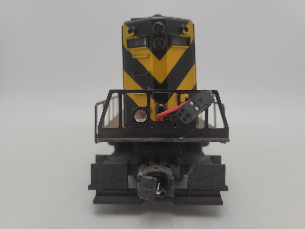 Lionel 6-8776 O Chicago & Northwestern GP20 Non-Powered Diesel Locomotive VG