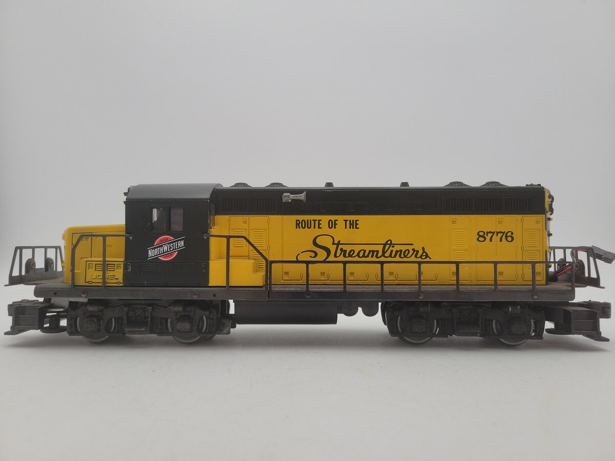 Lionel 6-8776 O Chicago & Northwestern GP20 Non-Powered Diesel Locomotive VG