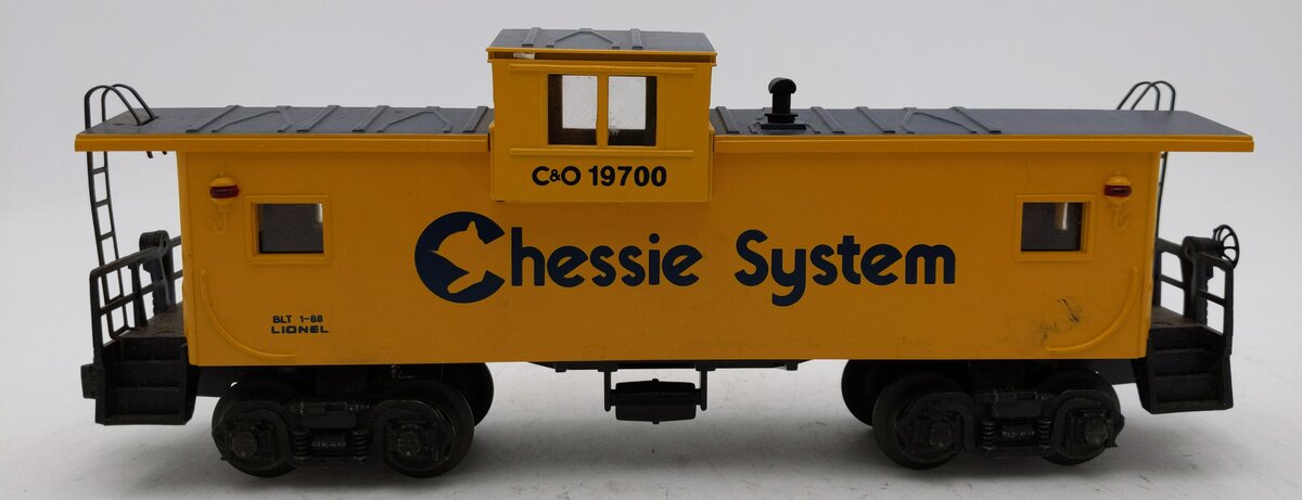 Lionel 6-19700 O Chessie System Extended Vision Illuminated Caboose #19700 EX