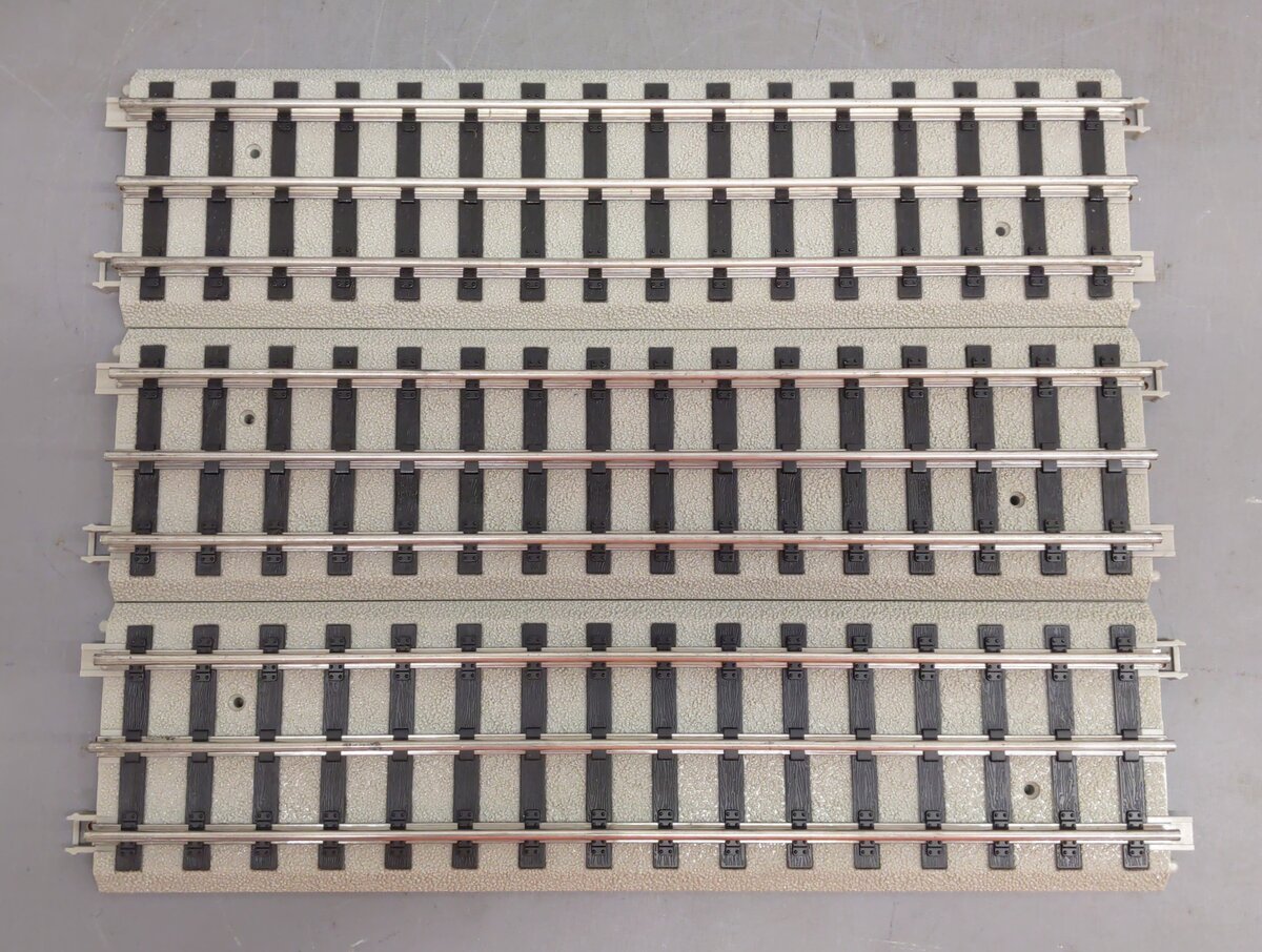 MTH Assorted Standard Gauge Lionel RealTrack Straight/Curved Track [21] EX