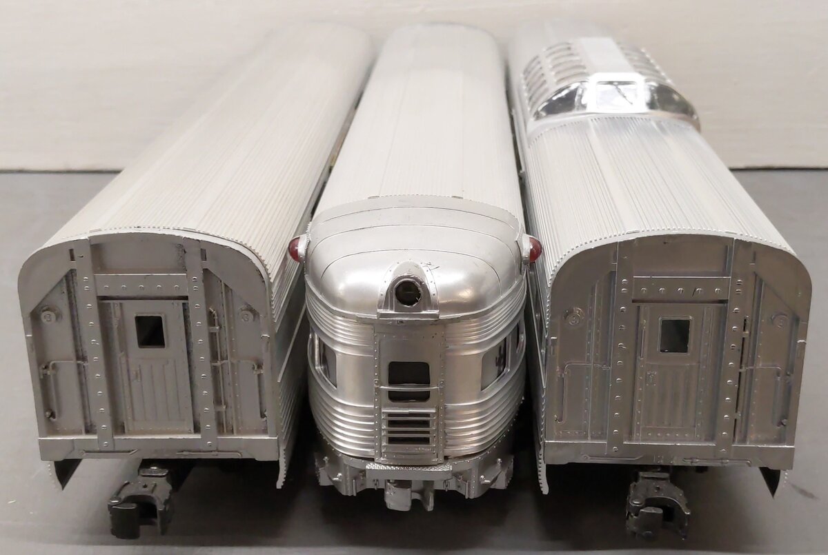 Lionel Vintage O Lionel Lines Aluminum Passenger Cars 2530, 2531, 2532 [3] VG/Box
