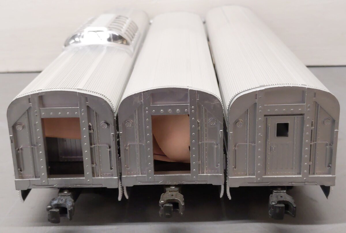 Lionel Vintage O Lionel Lines Aluminum Passenger Cars 2530, 2531, 2532 [3] VG/Box