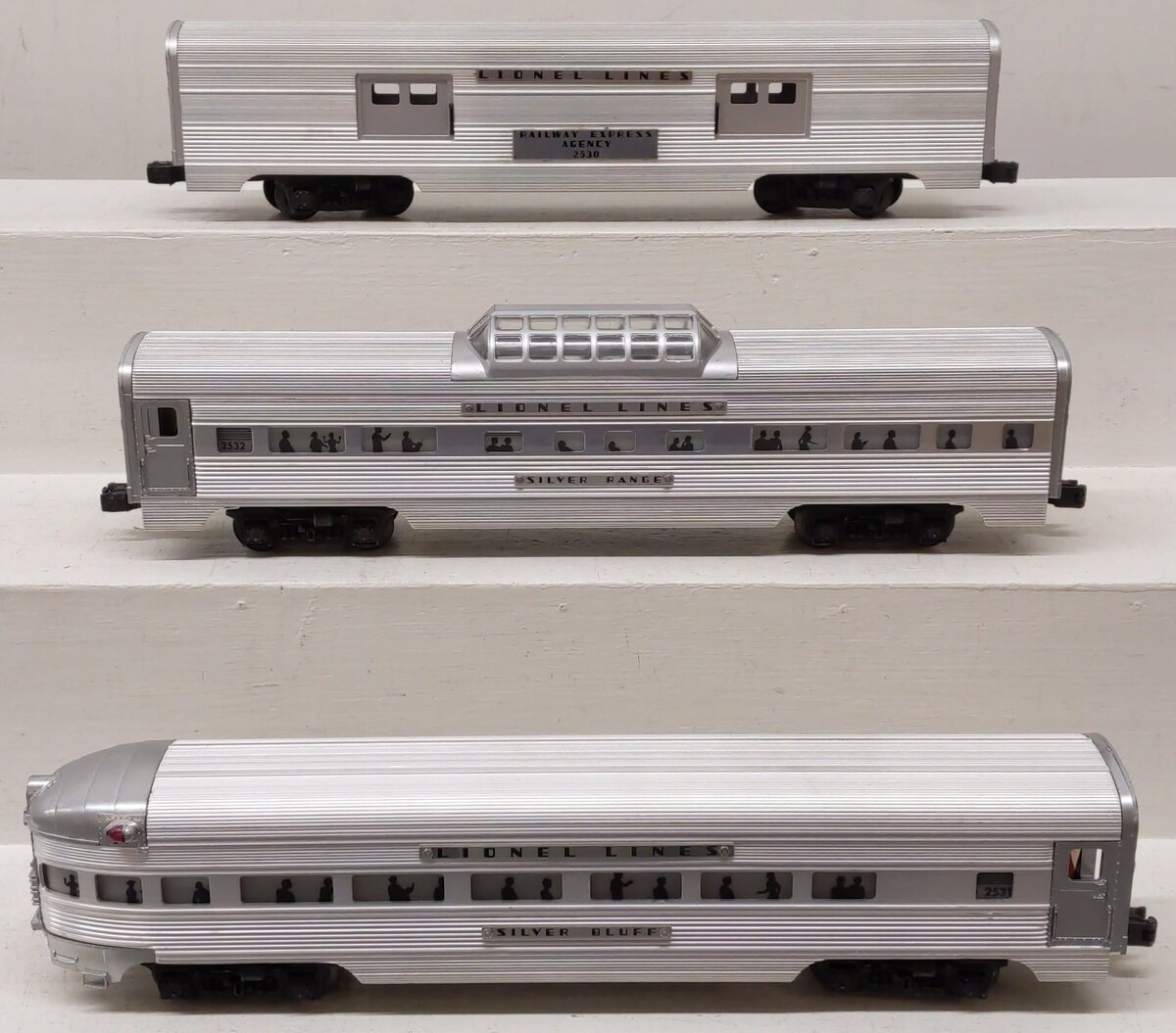 Lionel Vintage O Lionel Lines Aluminum Passenger Cars 2530, 2531, 2532 [3] VG/Box