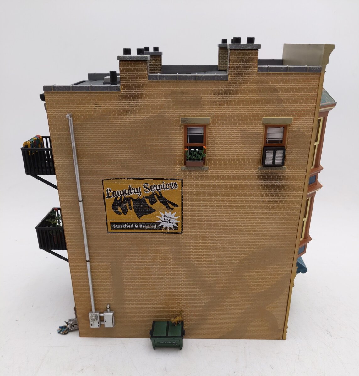Woodland Scenics BR5843 O Scale Built-&-Ready J.W. Cobbler Building VG