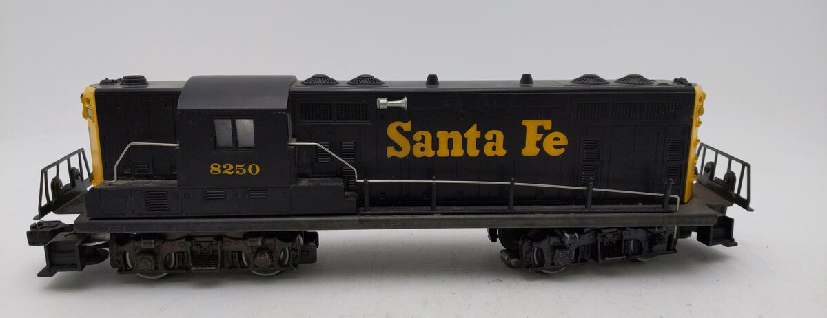 Lionel 6-8250 O Gauge Santa Fe GP9 Powered Diesel Engine #8250 VG