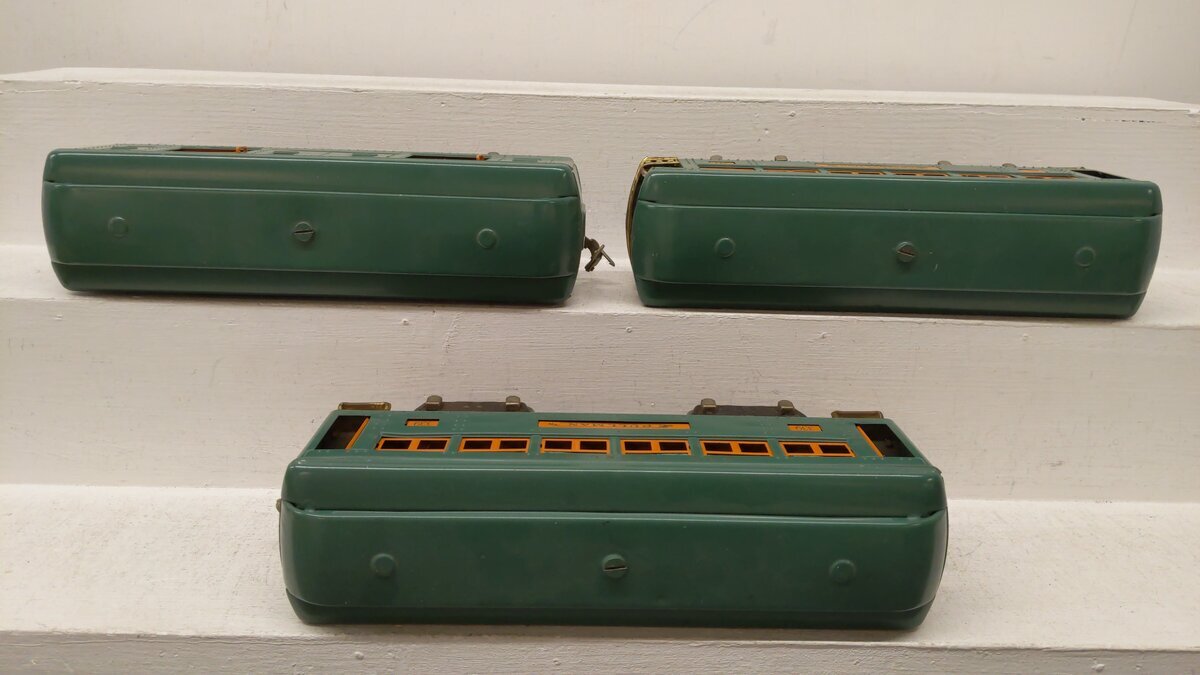 Lionel Standard Gauge Prewar Assorted Passenger Cars: #341, 332, & 339 [3] VG