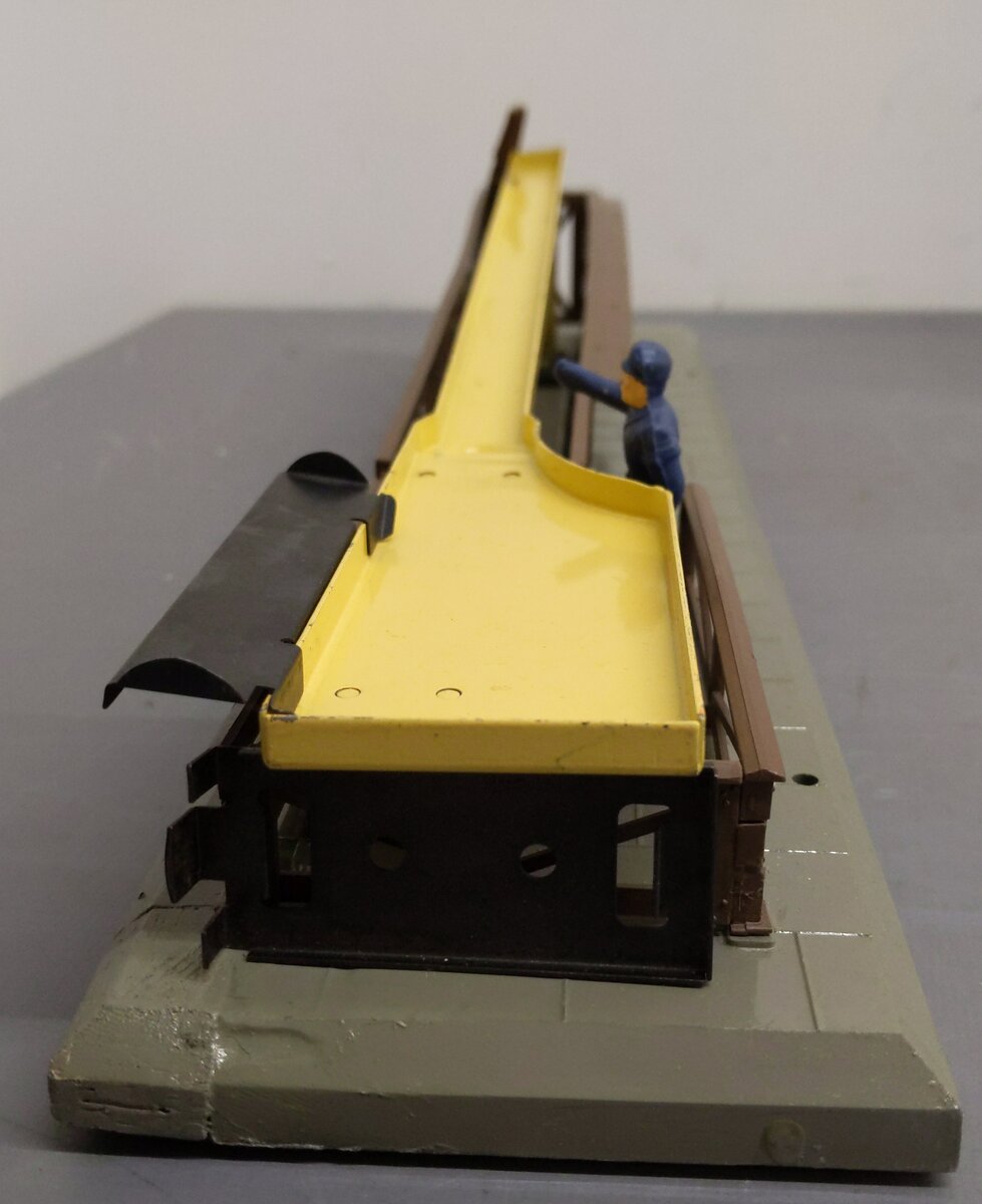 Lionel 362 Vintage O Operating Barrel Loader Ramp VG/Box