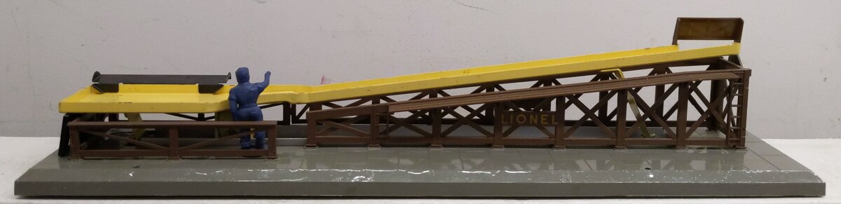 Lionel 362 Vintage O Operating Barrel Loader Ramp VG/Box