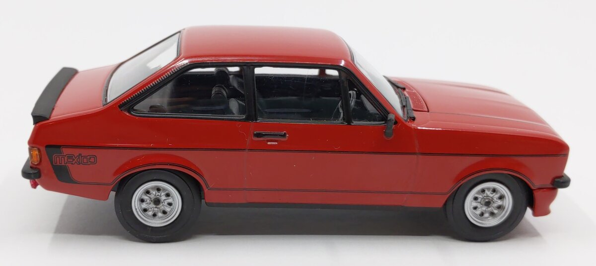 Vanguards 1:43 Diecast 1976 Ford Escort II RS EX